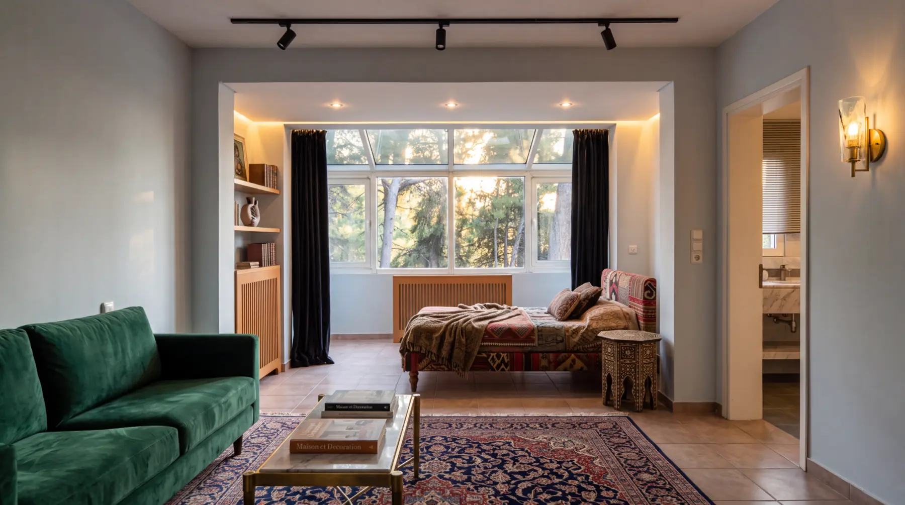 Flexible suite with bed and sitting area